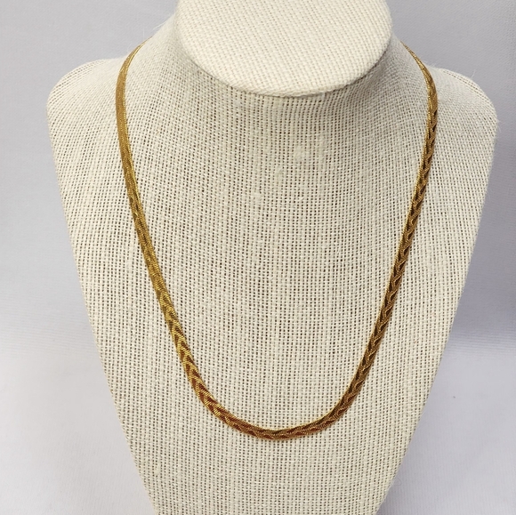 Avon Gold Herringbone Chain Necklace - Picture 3 of 12
